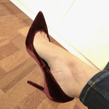 Splendidi décolleté YSL in velluto 