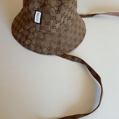 Brauner Gucci-Bob mit Kordel