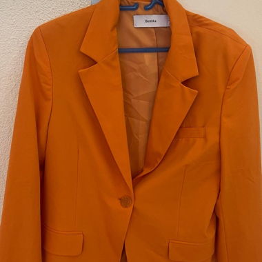 Veste de blazer orange de Bershka