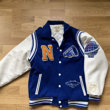 Neutrals Varsity Jacke