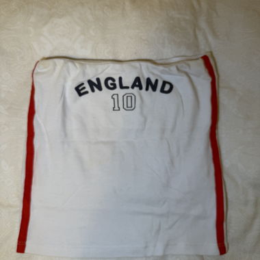 Crop top England bianco con banda rossa