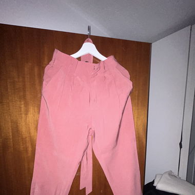 Pantalon rose classique avec ceinture 