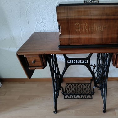 Antike Nähmaschine Singer mit Tisch