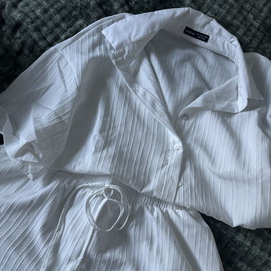 Ensemble blanc shorts et chemise 
