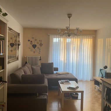 Divano angolare marrone con chaise longue