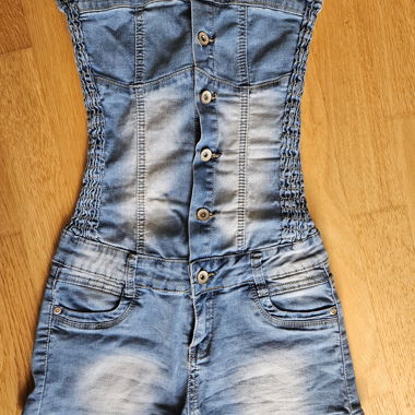 Pantaloncini in salopette di jeans
