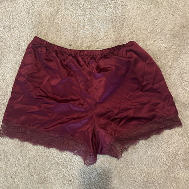 Shorts in raso bordeaux