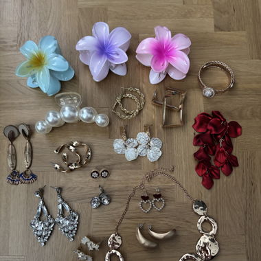 Modeschmuck: Halskette, Ohrringe, Haarspangen uvm