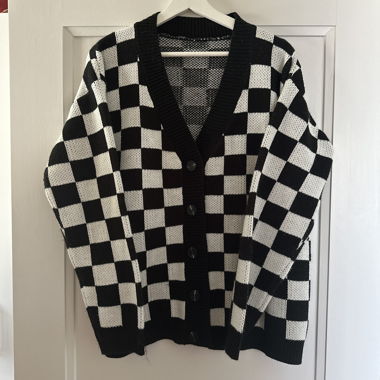 Schwarz-weisse Karo-Cardigan