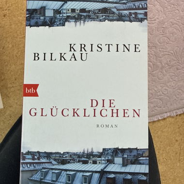 Novel “Die Gluecklichen” by Kristine Bilkau