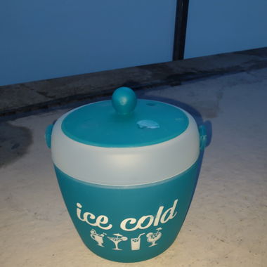 Eiswürfelbehälter