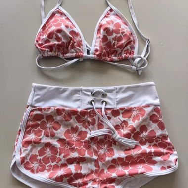 Blumiges Bikini-Set