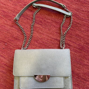 Umhaengetasche mit Kette in türkis vo H&M