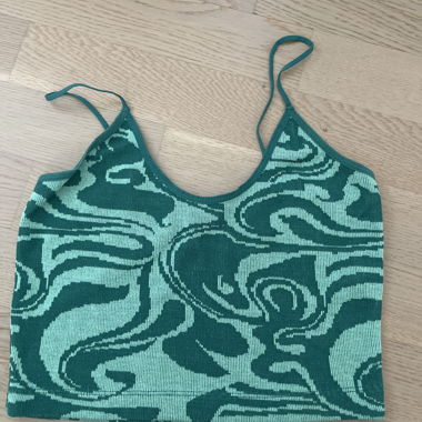 Grünes Crop Top