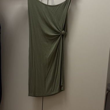 Olives Kleid mit Knotendetail