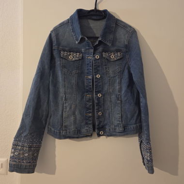 Verzierte Jeansjacke