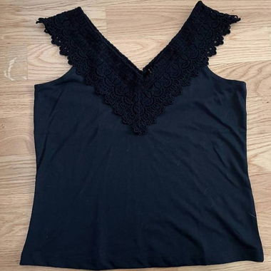 Black Lace V-Neck Top XS