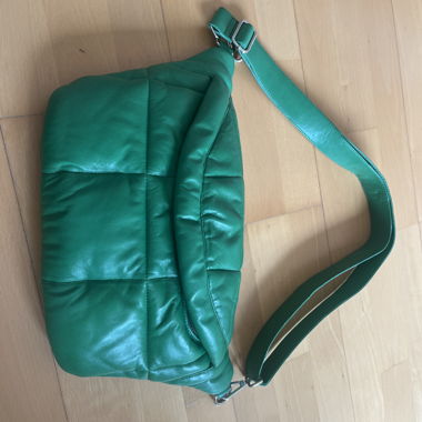 Borsa a tracolla verde di stylism