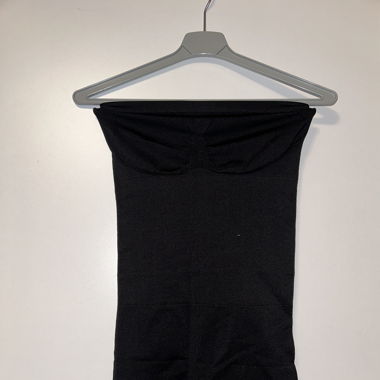 Schwarzer trägerloser Body