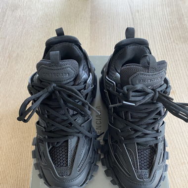balenciaga track