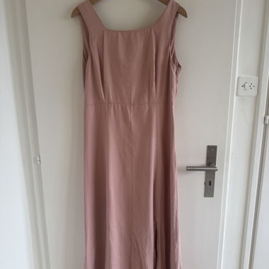 Pink sleeveless midi dress