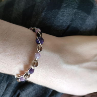 Bracelet pierres violet (douleur)