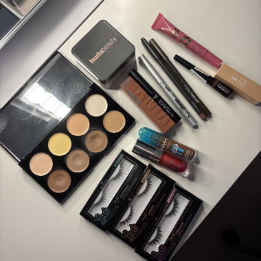 Mixed makeup lot bundle (huda beauty, etc)