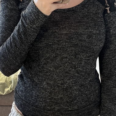 Maglione grigio con inserti in pizzo