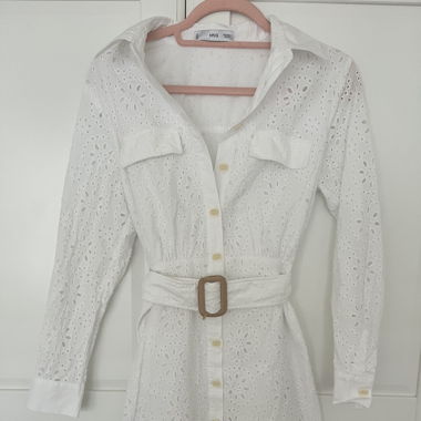 Weisses Broderie Anglaise Kleid