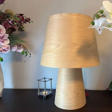 Designlampe mit Holzfurnier