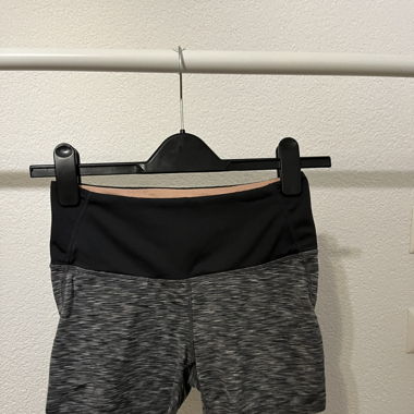 Short de sport H&M taille S, parfait pour l'été!