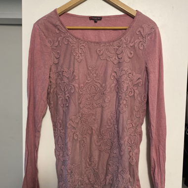 Haut en dentelle rose