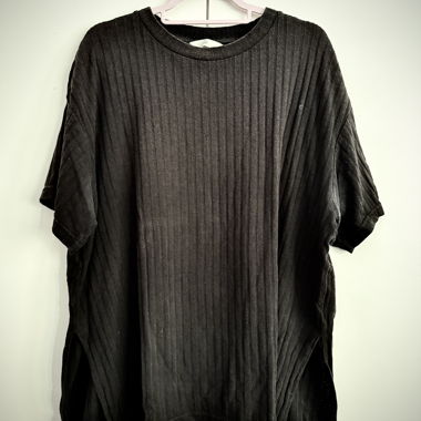 T-shirt nero a coste