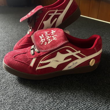 Sneakers