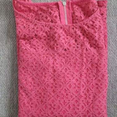 Haut sans manches en dentelle rose