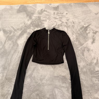 Top court noir avec zip