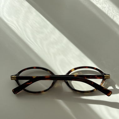 cute Brille im Leomuster mit Golddetails