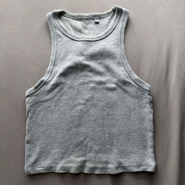 Top scollato sulle spalle
