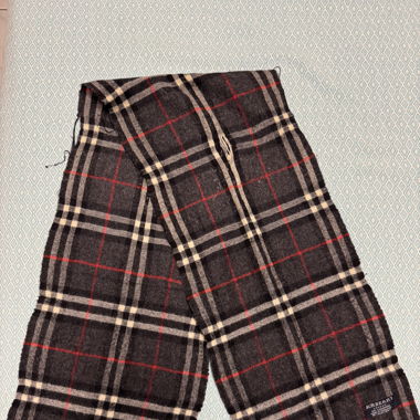 VINTAGE BURBERRY SCARF