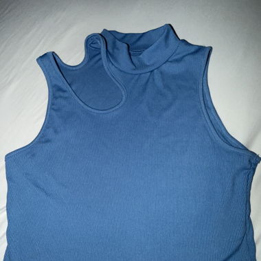 Top blu senza maniche