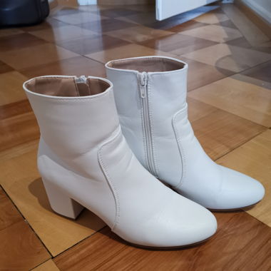 Weisse Stiefel