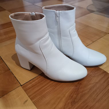 Weisse Stiefel