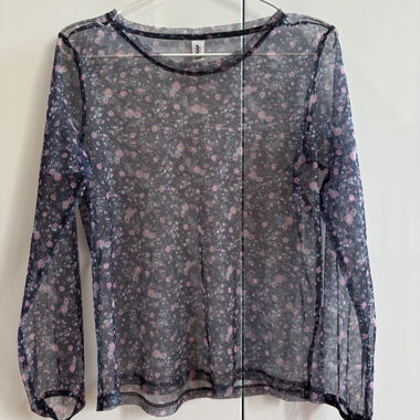 Blusa trasparente in mesh con motivo floreale
