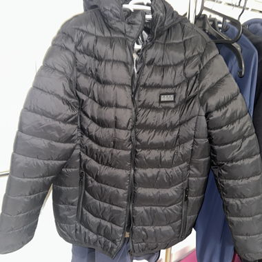 Doudoune noire chauffante avec capuche