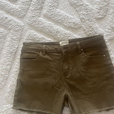 Short in cotone verde kaki con piccole frange