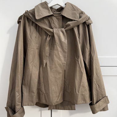 Cos Beige Kurzjacke mit Kapuze