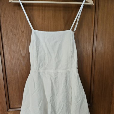 Kleid mit Rückenausschnitt