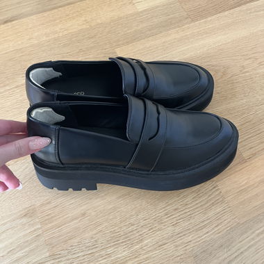 Schwarze Loafers ungetragen