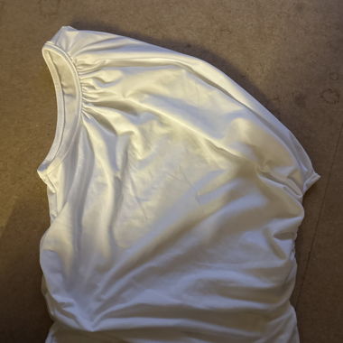 Top smanicato bianco