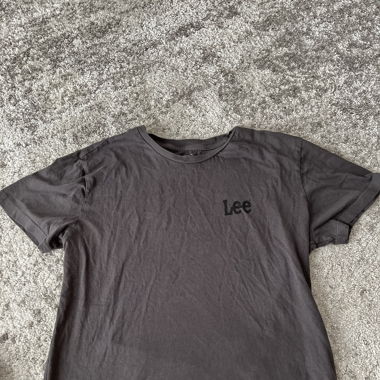 Lee shirt